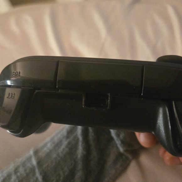 Xbox controllers - Picture 2 of 2